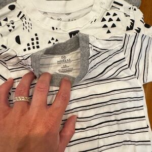 Honest T-shirts 3-6 months